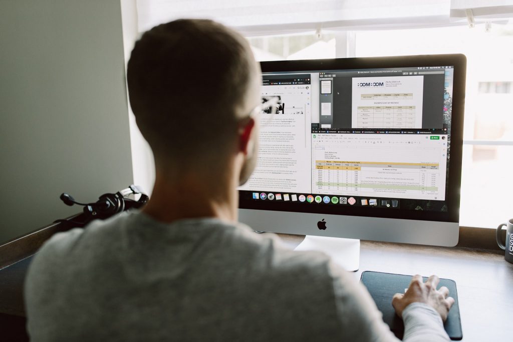 A man going trough his rever dieting documents on an iMac