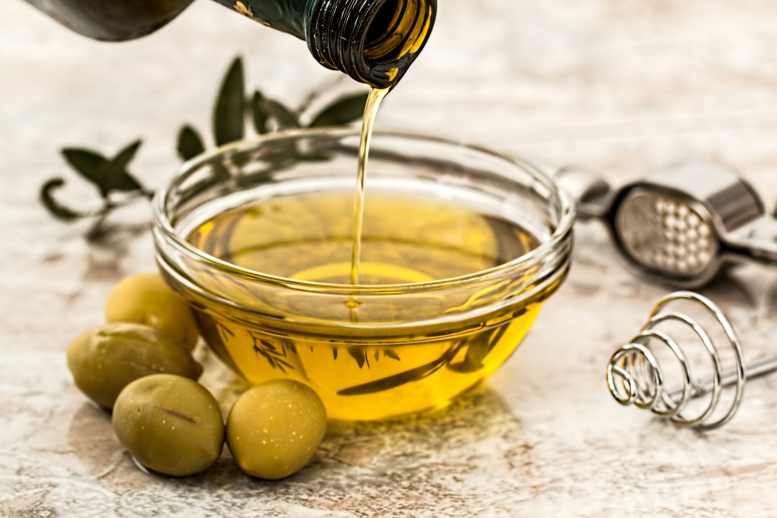 Picture of olive oil (i.e. healthy fat source)