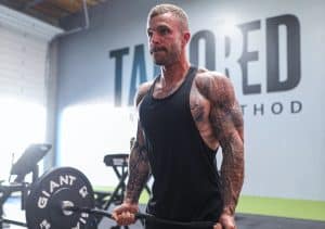 Lifter performing a heavy resistance training set to build muscle hypertrophy