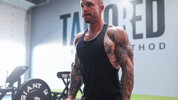 Lifter performing a heavy resistance training set to build muscle hypertrophy