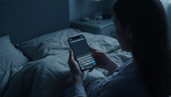 Woman in the middle of the night, google searching "can hormones stop weight loss?"